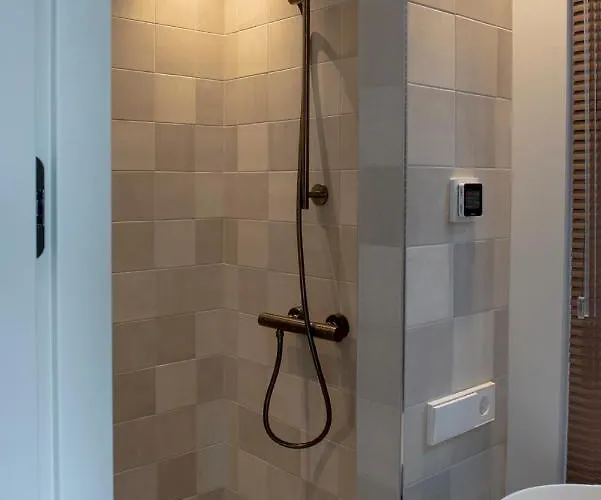 The לינה וארוחת בוקר 3*