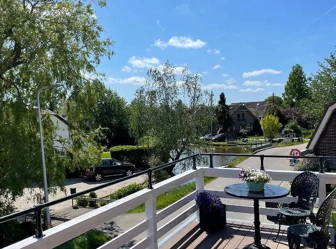 The לינה וארוחת בוקר 3*